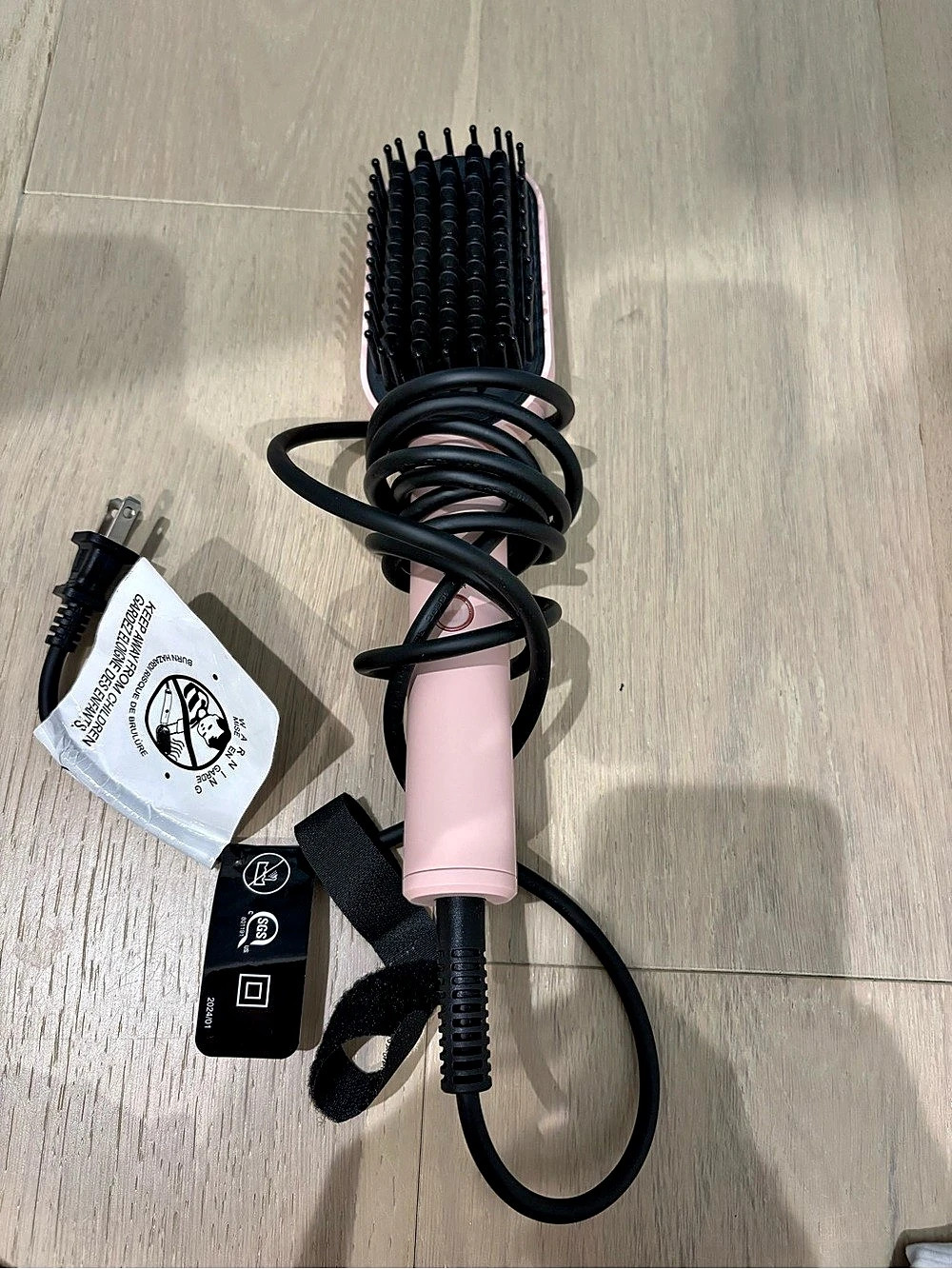 lange Hair Brush Tool in Pink & Black